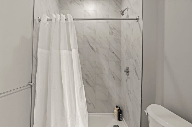 Building Photo - 916 N Delaware Ave