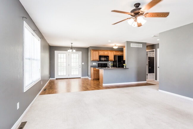 Building Photo - 338 16th St Cir