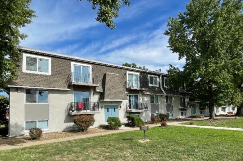 Building Photo - Royal Valley