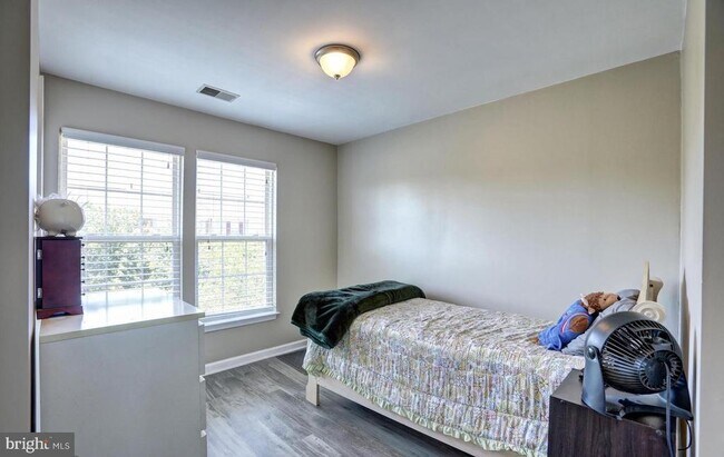 Building Photo - 102 Cagney Terrace SE