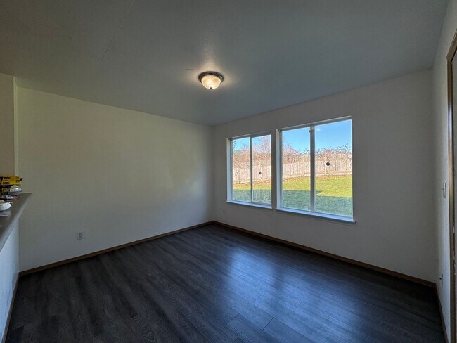 Building Photo - BH T 1335