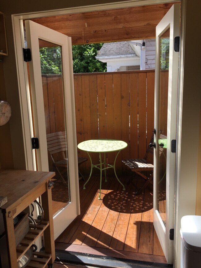 Building Photo - 5237 N Haight Ave