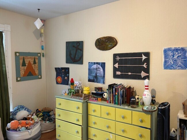 Building Photo - 2739 Buchanan St NE