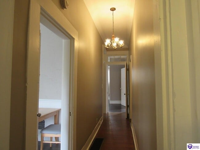 Building Photo - 208 N Mulberry St