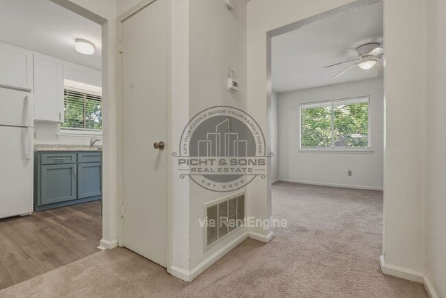 Building Photo - 713 Pointe Ct