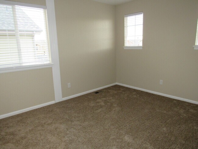 Building Photo - Spacious 4 bedroom plus loft in Brighton