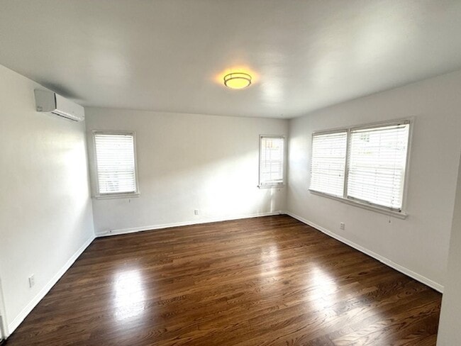 Building Photo - Bungalow - 1 bedroom + Office = natural wood floors, mini split a/c , new appliances, private pat...