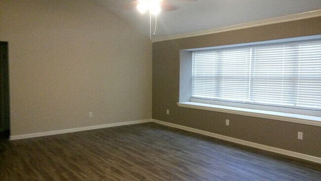 Building Photo - 11307 Rousseau Dr