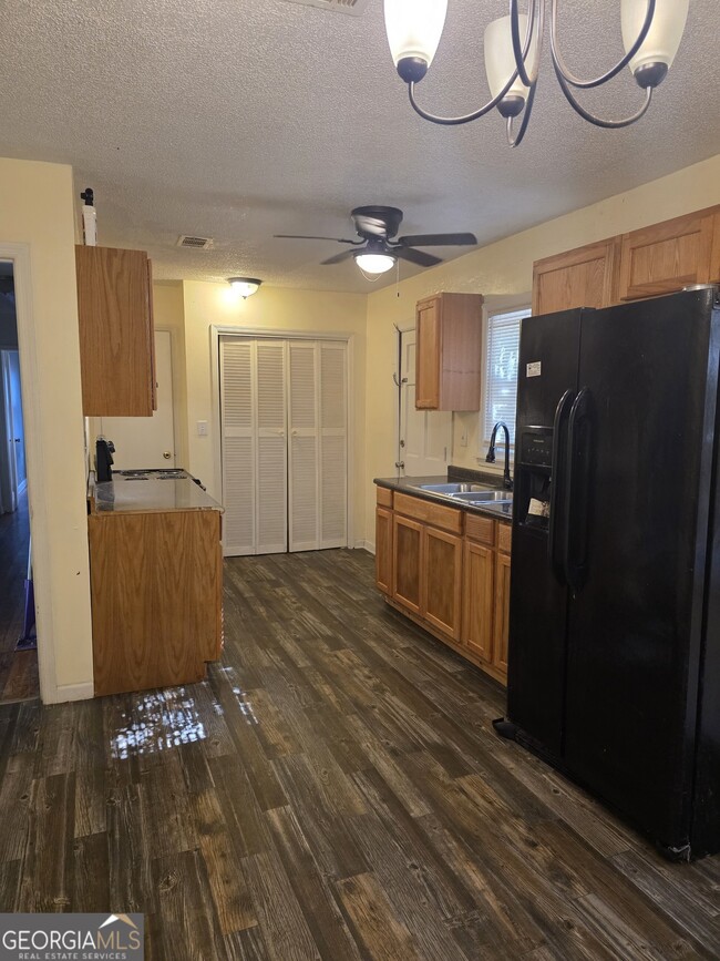 Building Photo - 419 Chamlee Dr