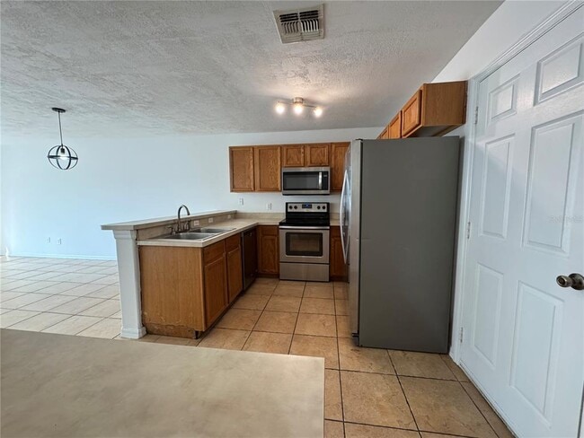 Building Photo - 12644 Somerset Oaks St