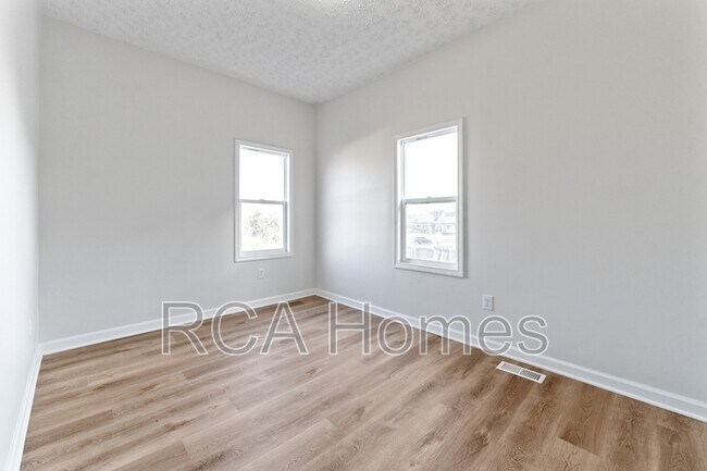 Building Photo - 21 N Gray St