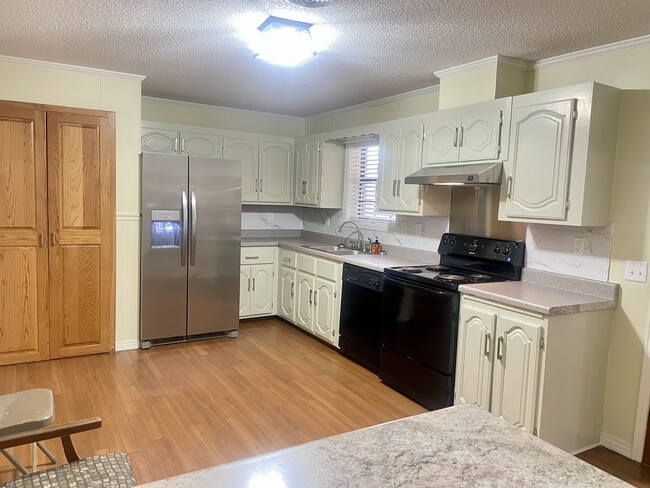 Building Photo - 400 Manchester St