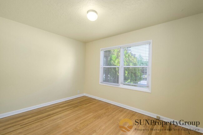 Building Photo - Newly Updated Liberty Wells Duplex!!