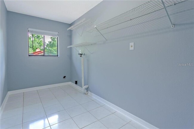 Building Photo - 2038 Crowley Cir W