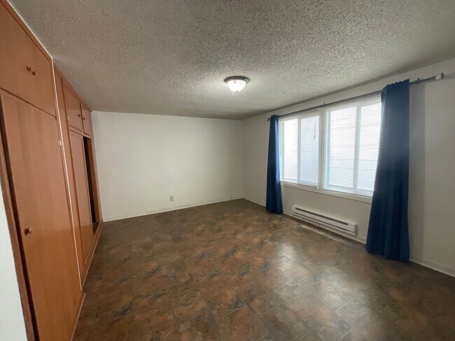 Building Photo - 2 Bed, 1 Bath in- Downtown Ferndale