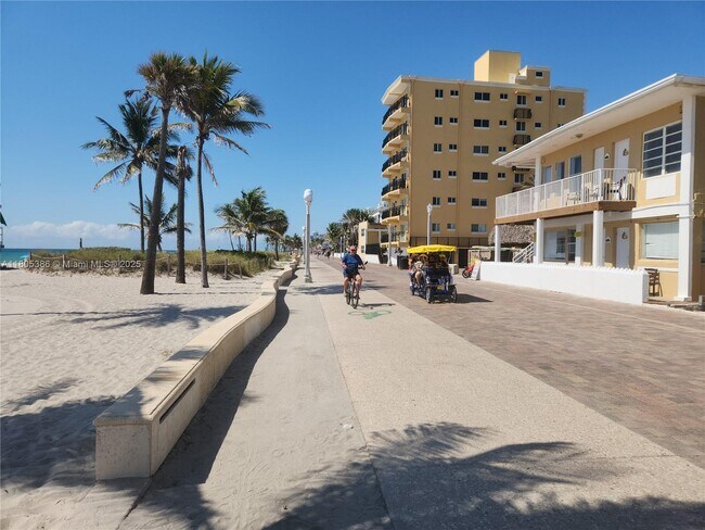 Building Photo - 2106 N Ocean Dr