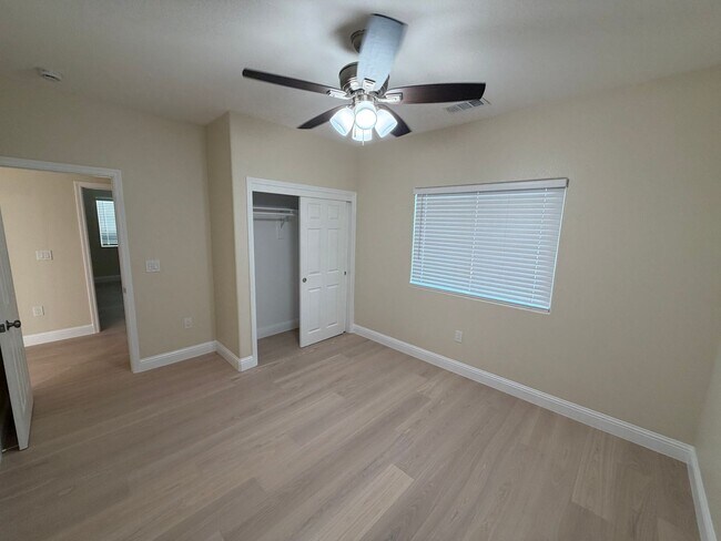 Building Photo - 985 Williams St