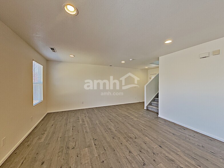 Building Photo - 816 Ponderosa Ln