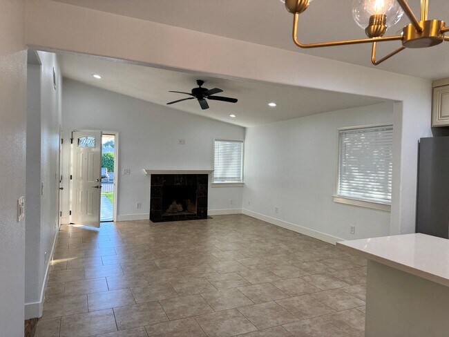 Building Photo - 3/2 home