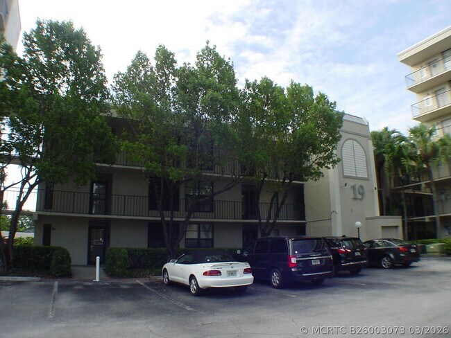Building Photo - 19 Royal Palm Way
