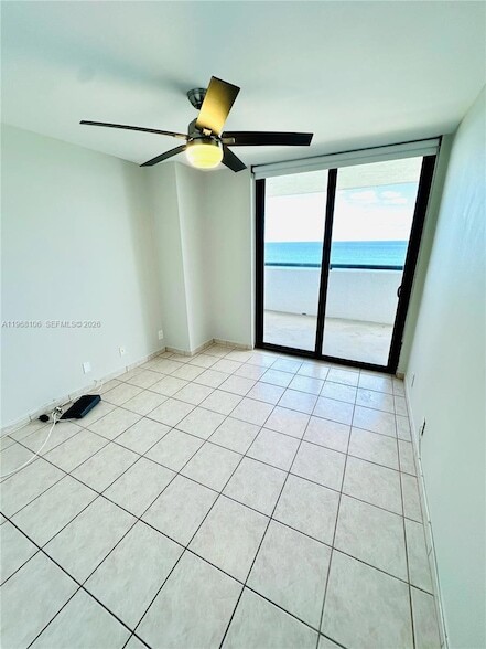 Building Photo - 2555 Collins Ave