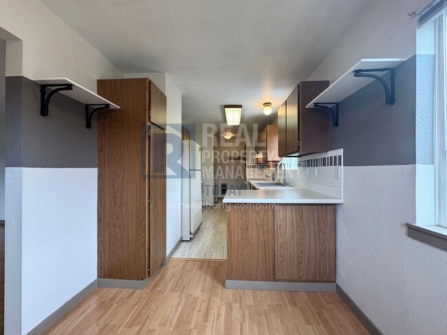 Building Photo - Charming 2 Bedroom Home with Large Yard & Garage!