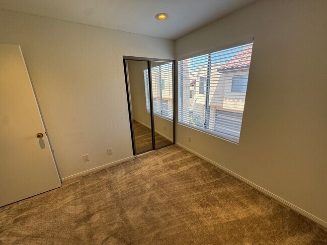 Building Photo - Spacious 2-Bedroom Townhome with Attached Garage and Washer/Dryer– El Cajon