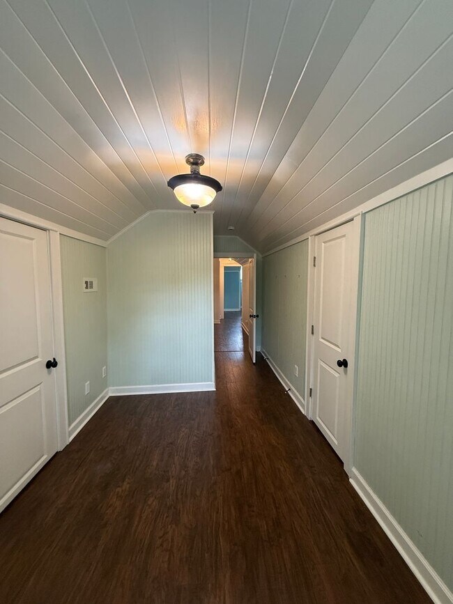 Building Photo - Gorgeous 4 Bed, 3 Bath Haymount Home