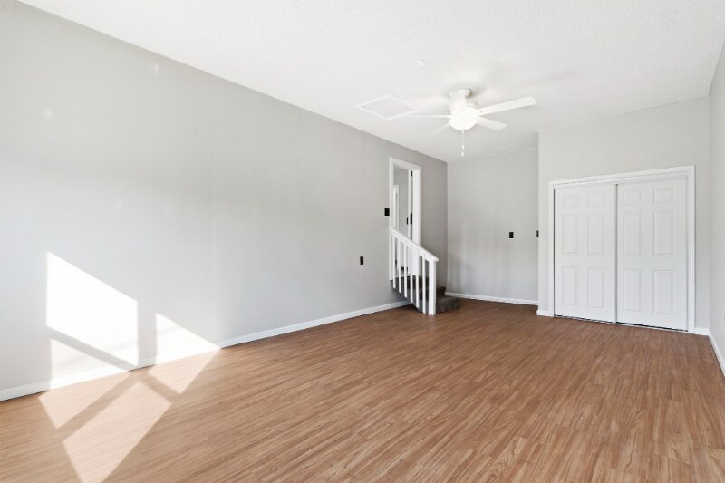 Building Photo - 405 Lake Dr