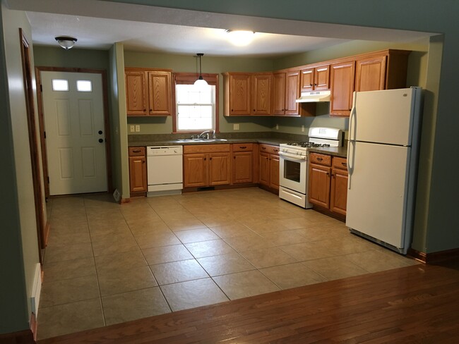 Building Photo - 8339 Edinboro Rd
