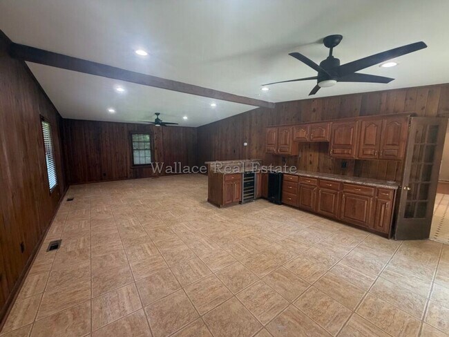 Building Photo - ALL ONE LEVEL IN WEST KNOXVILLE!  OVER 2,400 SQUARE FEET!!!