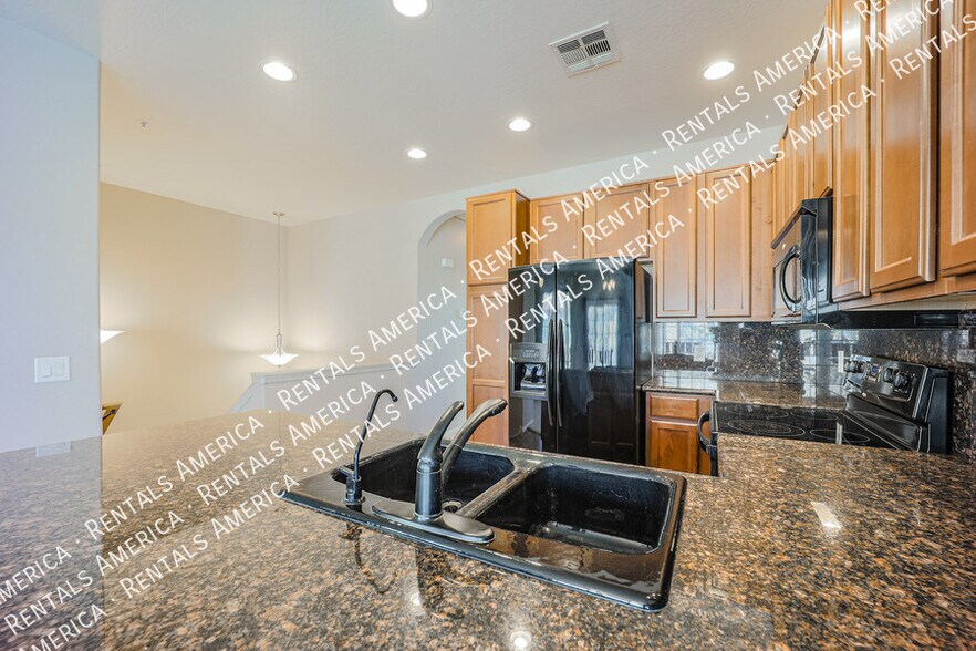 Building Photo - 906 S Annie Ln