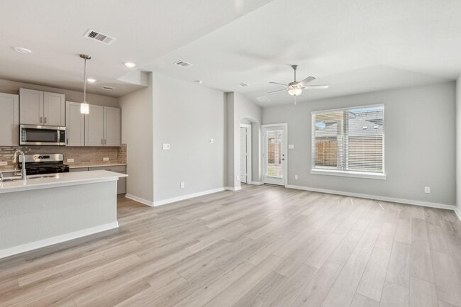 Building Photo - 6607 Castella Dr