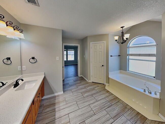 Building Photo - Your Dream Home Awaits in Parkwest—No Carpet, All Charm!