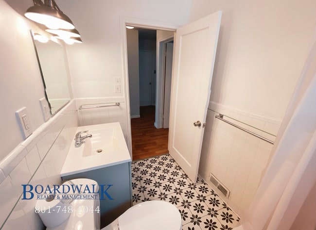 Building Photo - 1748 S Main St