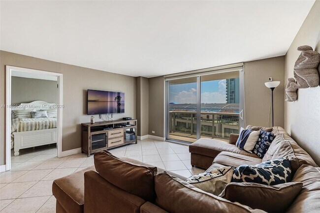 Building Photo - 6039 Collins Ave