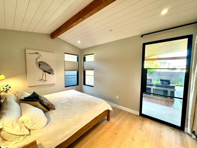 Building Photo - 1910 Raymond Ln