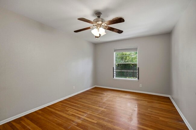 Building Photo - 3206 Albin Dr
