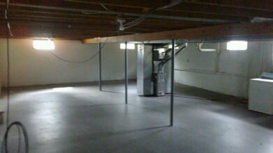 Building Photo - Nice 3BR/1.5BA Brick Ranch Convenient to W...