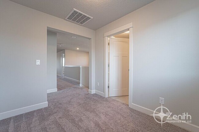 Building Photo - 4837 S 16th Dr