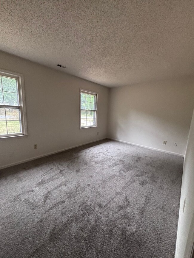 Building Photo - Charming two bedroom one bathroom home.