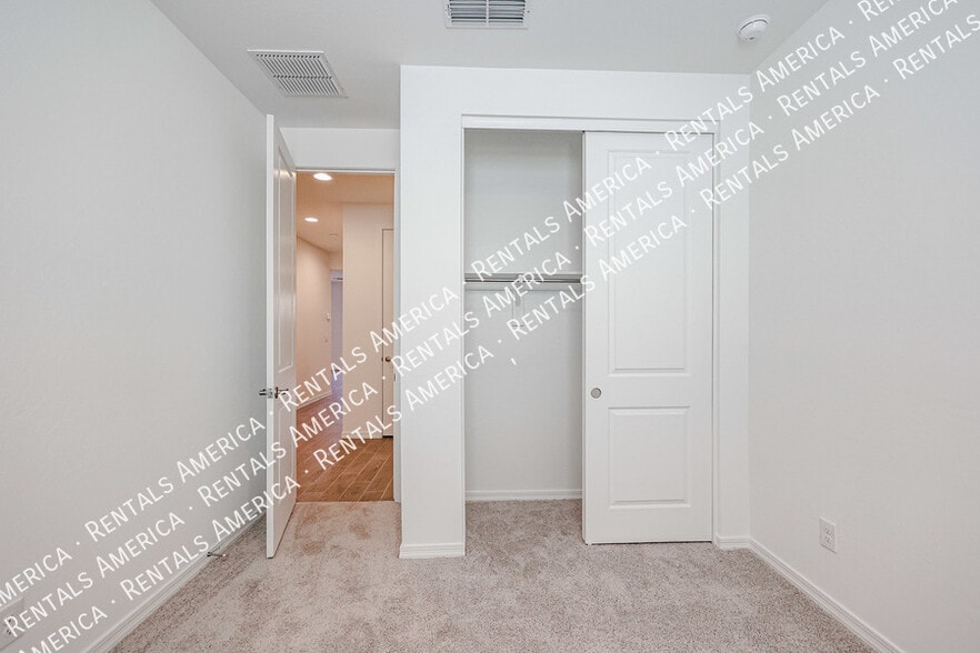 Building Photo - 9344 E Spiral Ave