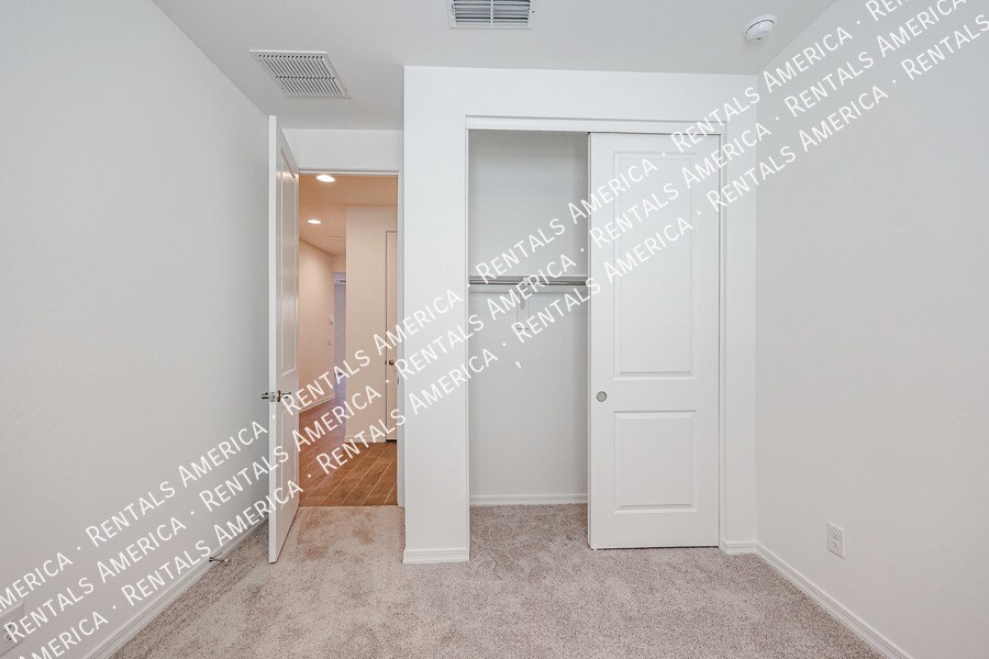 Building Photo - 9344 E Spiral Ave