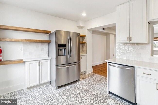 Building Photo - 3318 Blaine St NE