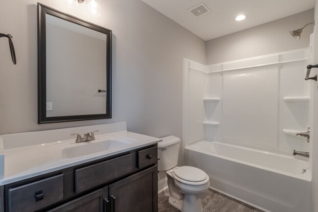 Building Photo - 938 Charlotte St