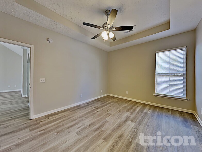 Building Photo - 407 Barking Dr