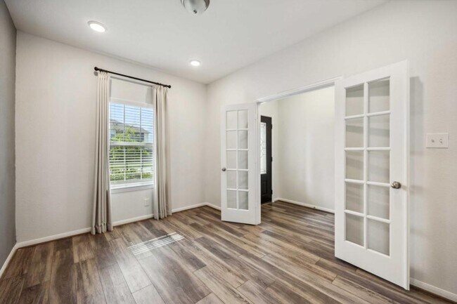 Building Photo - 15246 White Moss Dr
