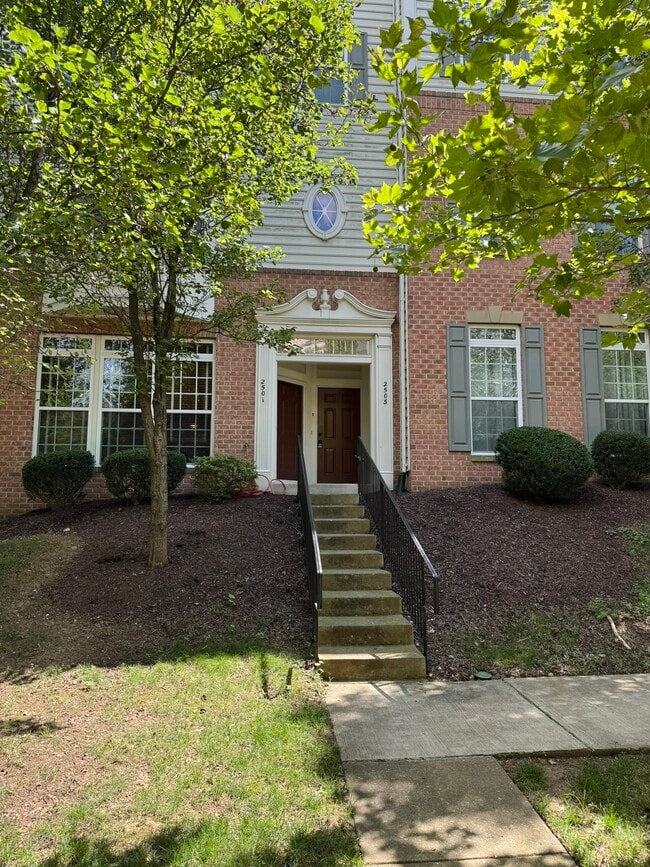 Building Photo - 2503 Eastbourne Dr