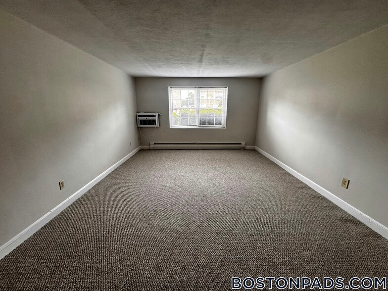 Building Photo - 10 Totman Dr