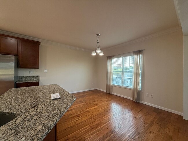 Building Photo - 3 Bedroom 3.5 Bathroom Home Located in Greeneville, TN